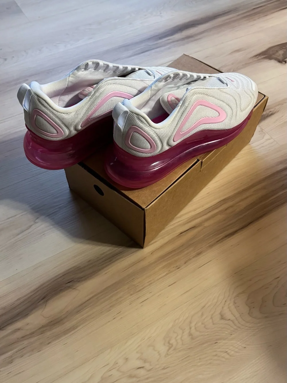 Nike Air Max 720 Pink Rise Sneakers